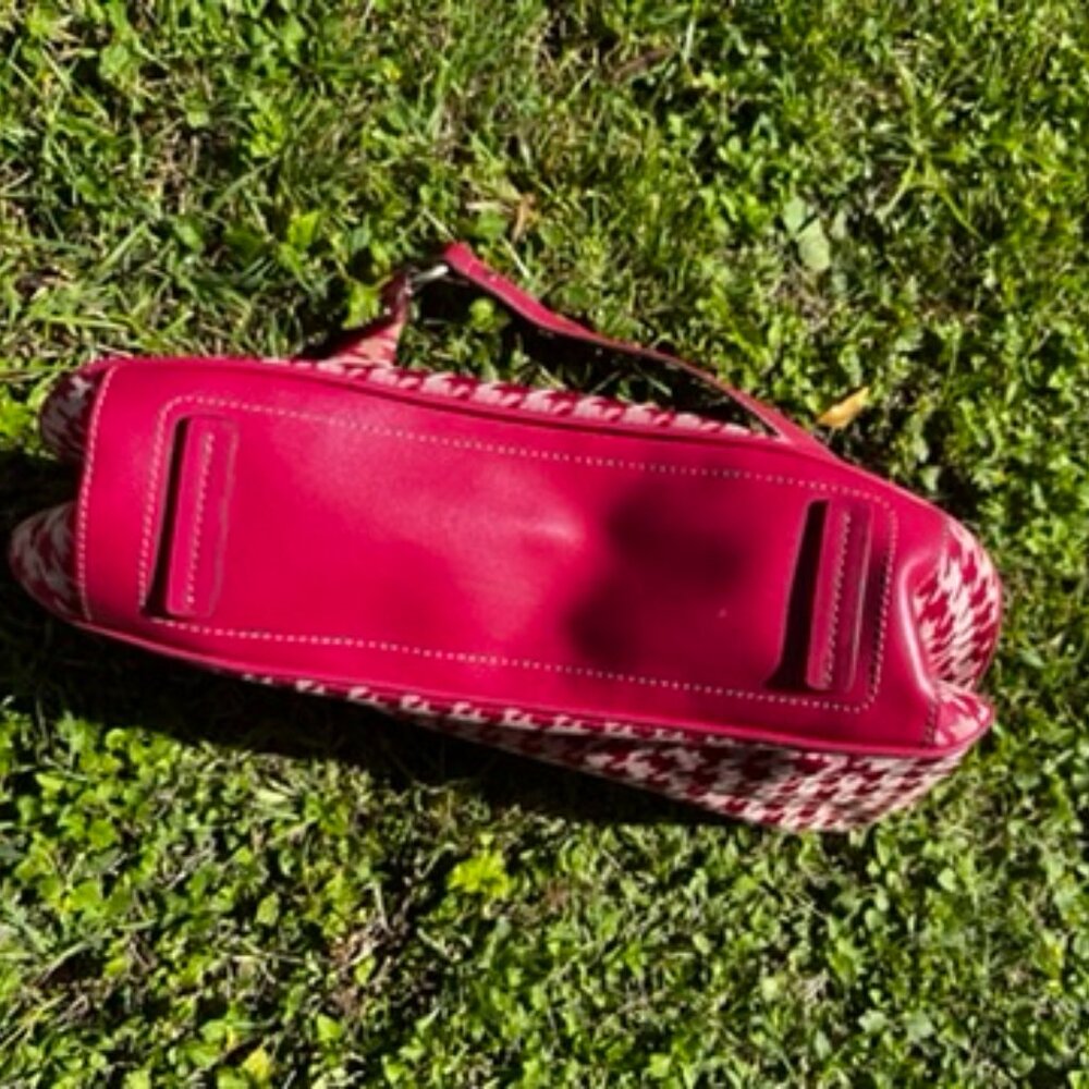 Nine West herringbone style shoulder bag in pink and cream houndstooth - Picture 3 of 5